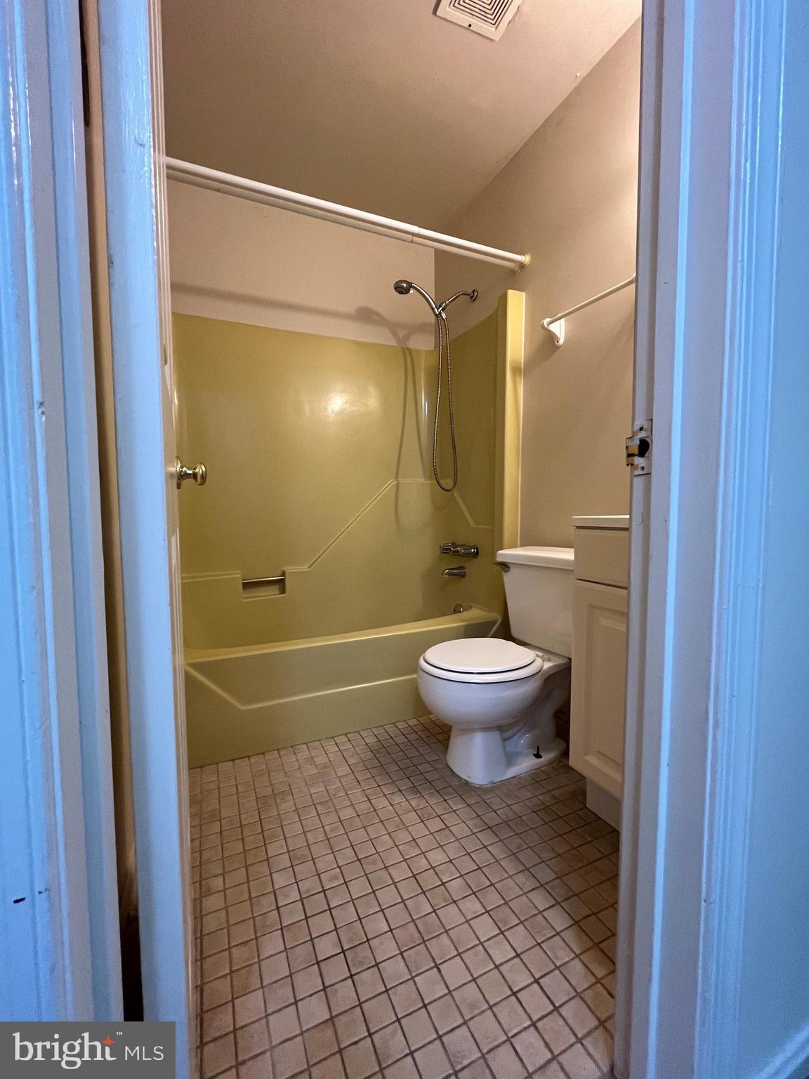 3723 Tavern Way Triangle, VA 22172 - Photo 26 of 42 Bathroom - hallway