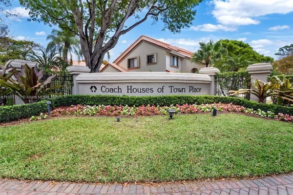 $480,000 | 5800 Coach House Circle, Unit E, Boca Raton, FL 33486