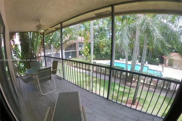 $480,000 | 5800 Coach House Circle, Unit E, Boca Raton, FL 33486