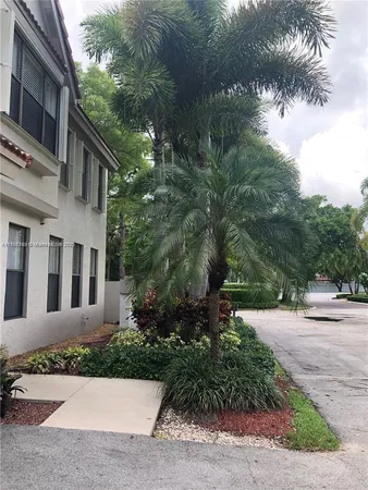 $480,000 | 5800 Coach House Circle, Unit E, Boca Raton, FL 33486