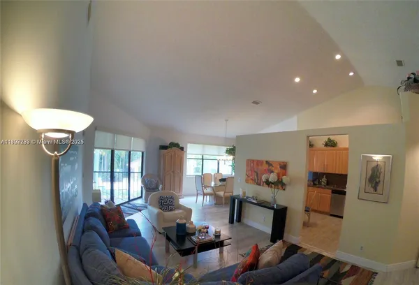 $480,000 | 5800 Coach House Circle, Unit E, Boca Raton, FL 33486