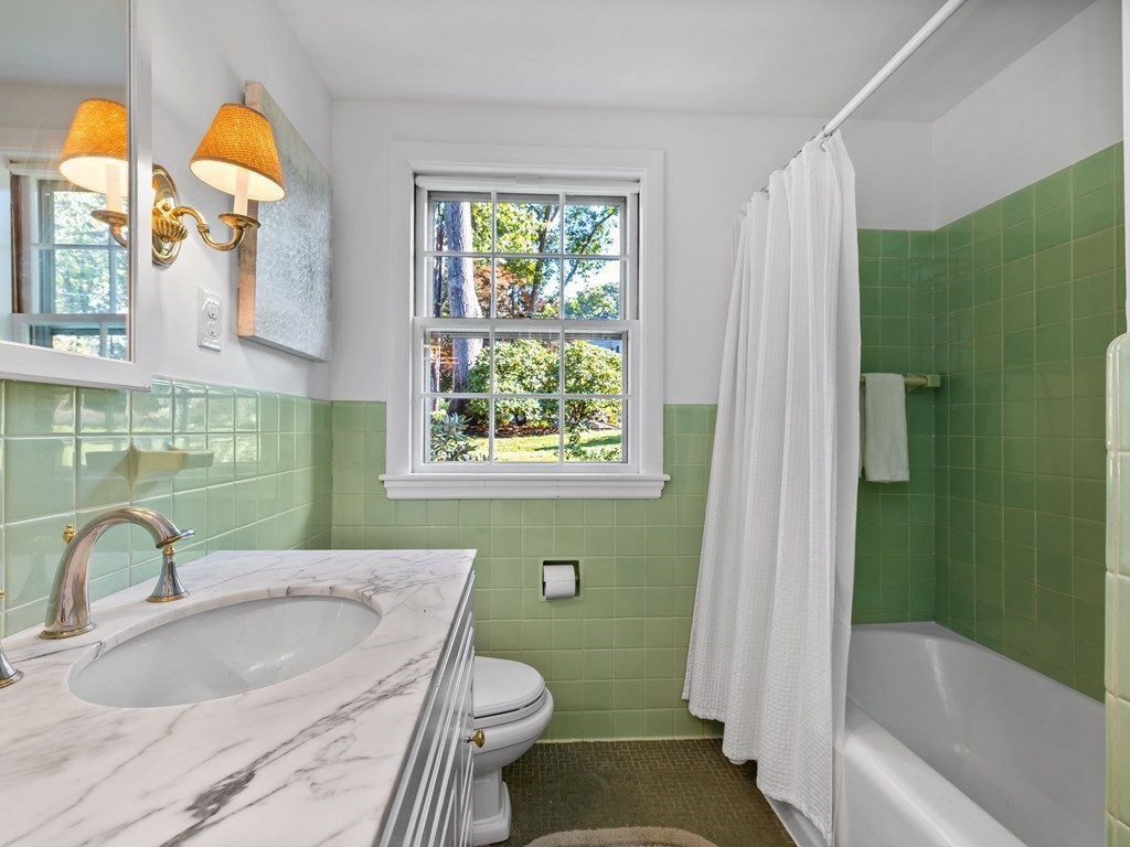62 Arnold Road Wellesley, MA 02481 - Photo 10 of 24 a bathroom with a sink a toilet and bathtub