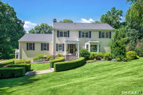$1,750,000 | 15 Hull Place, Ridgefield, CT 06877
