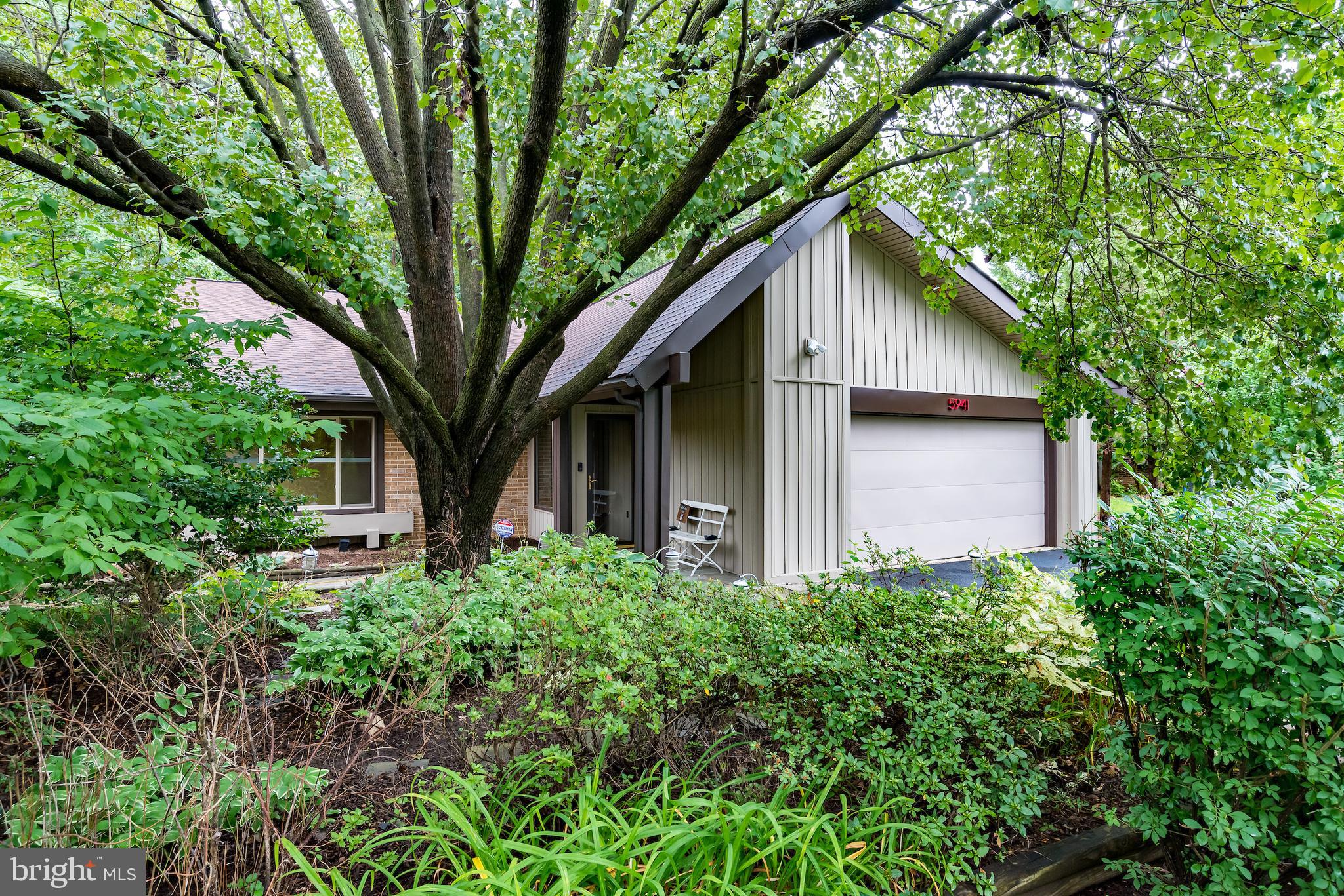 5941 Hall Street Springfield, VA 22152 - Photo 1 of 35 Spacious contemporary on private cul-de-sac