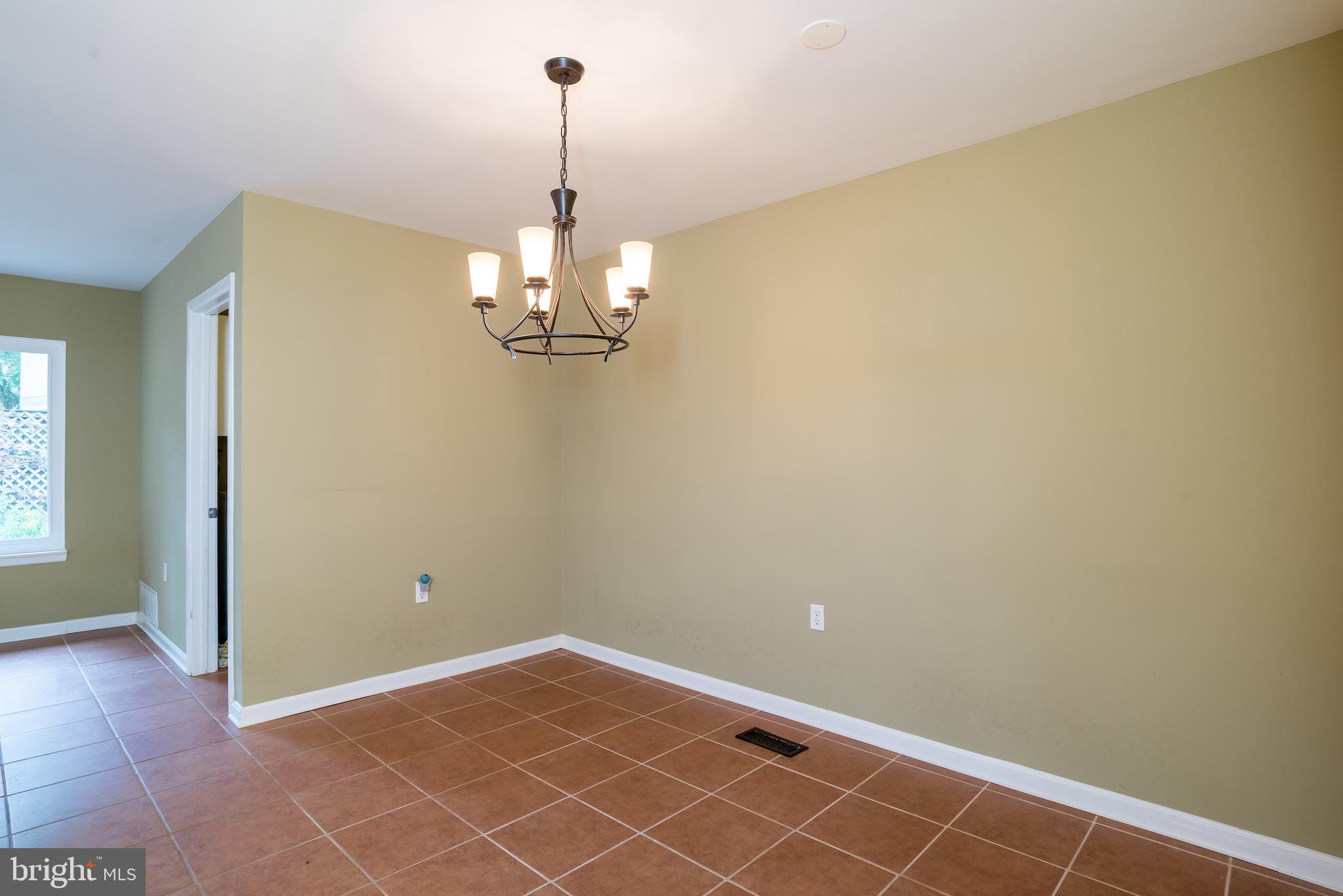 5941 Hall Street Springfield, VA 22152 - Photo 11 of 35 Dining space in kitchen