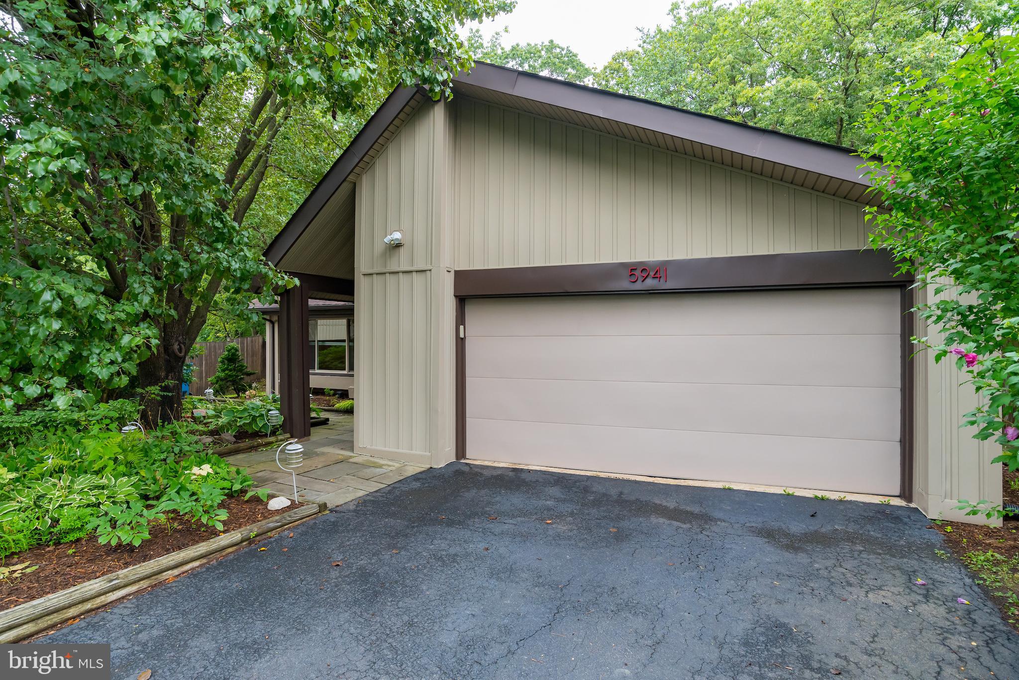 5941 Hall Street Springfield, VA 22152 - Photo 35 of 35 Ample parking -- with 2 car garage and driveway!
