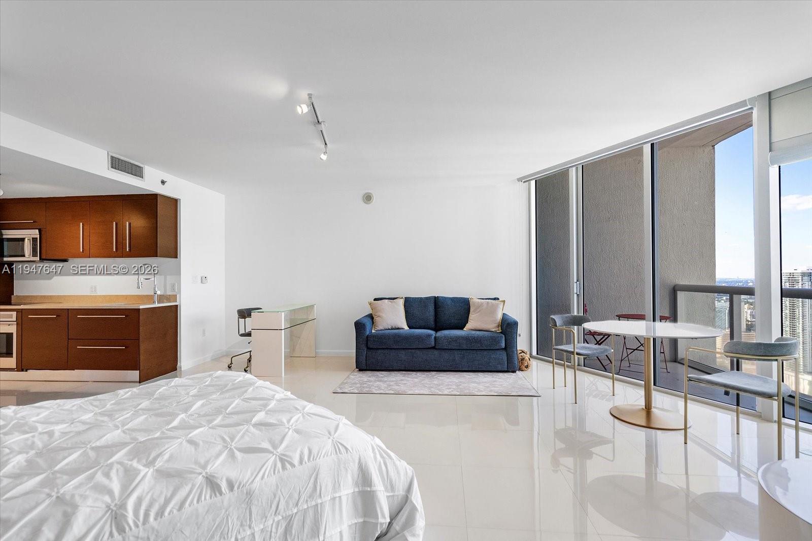 475 Brickell Avenue, Unit 5208 Miami, FL 33131 - Photo 12 of 19