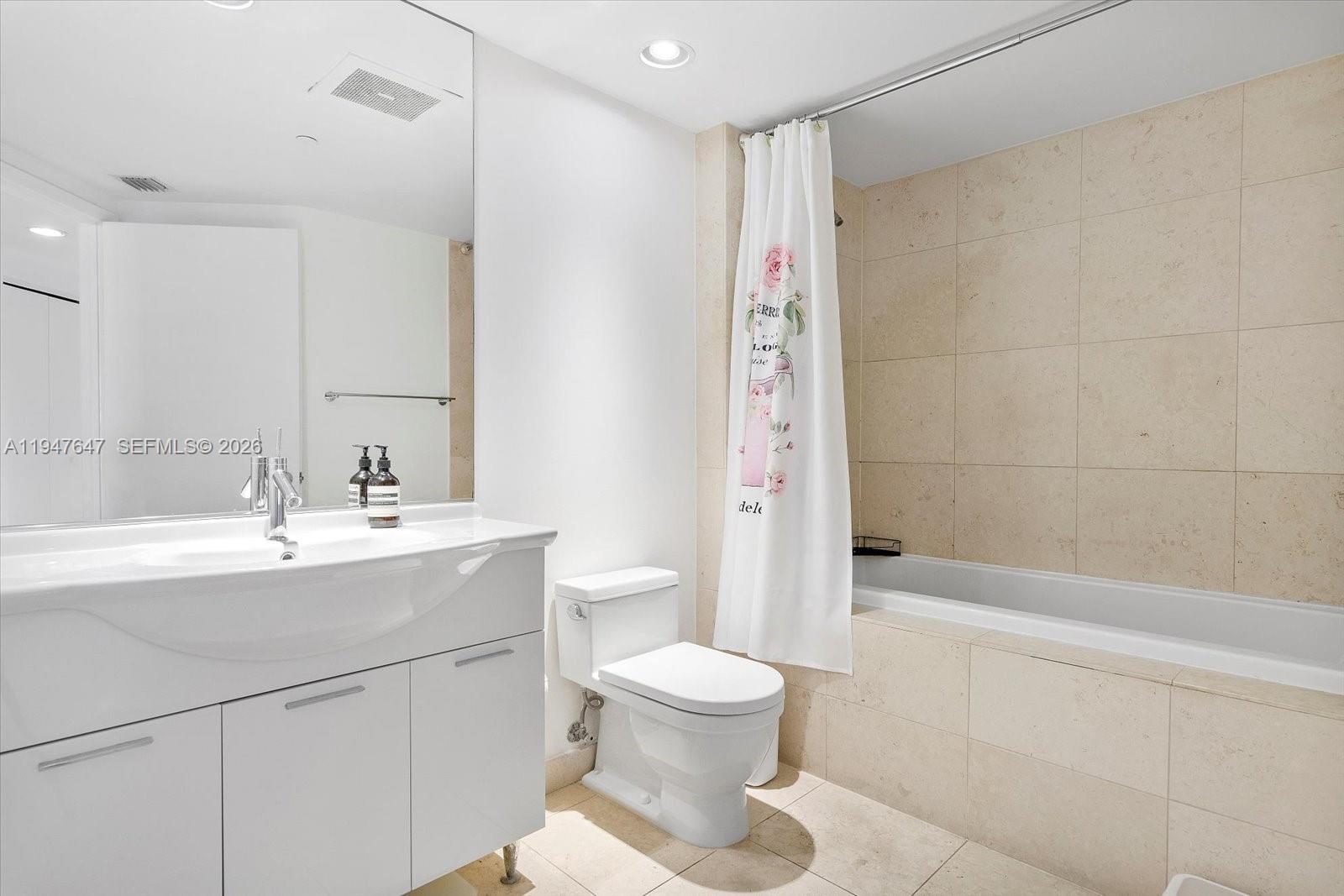 475 Brickell Avenue, Unit 5208 Miami, FL 33131 - Photo 14 of 19