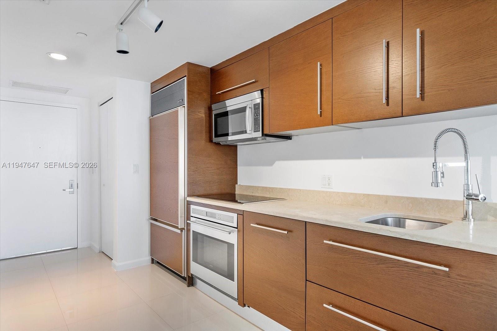 475 Brickell Avenue, Unit 5208 Miami, FL 33131 - Photo 5 of 19