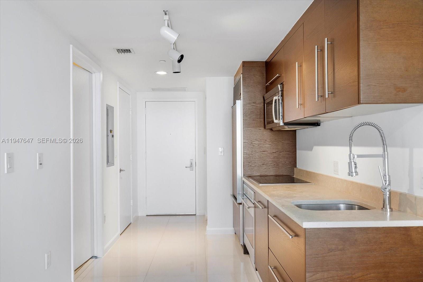 475 Brickell Avenue, Unit 5208 Miami, FL 33131 - Photo 6 of 19