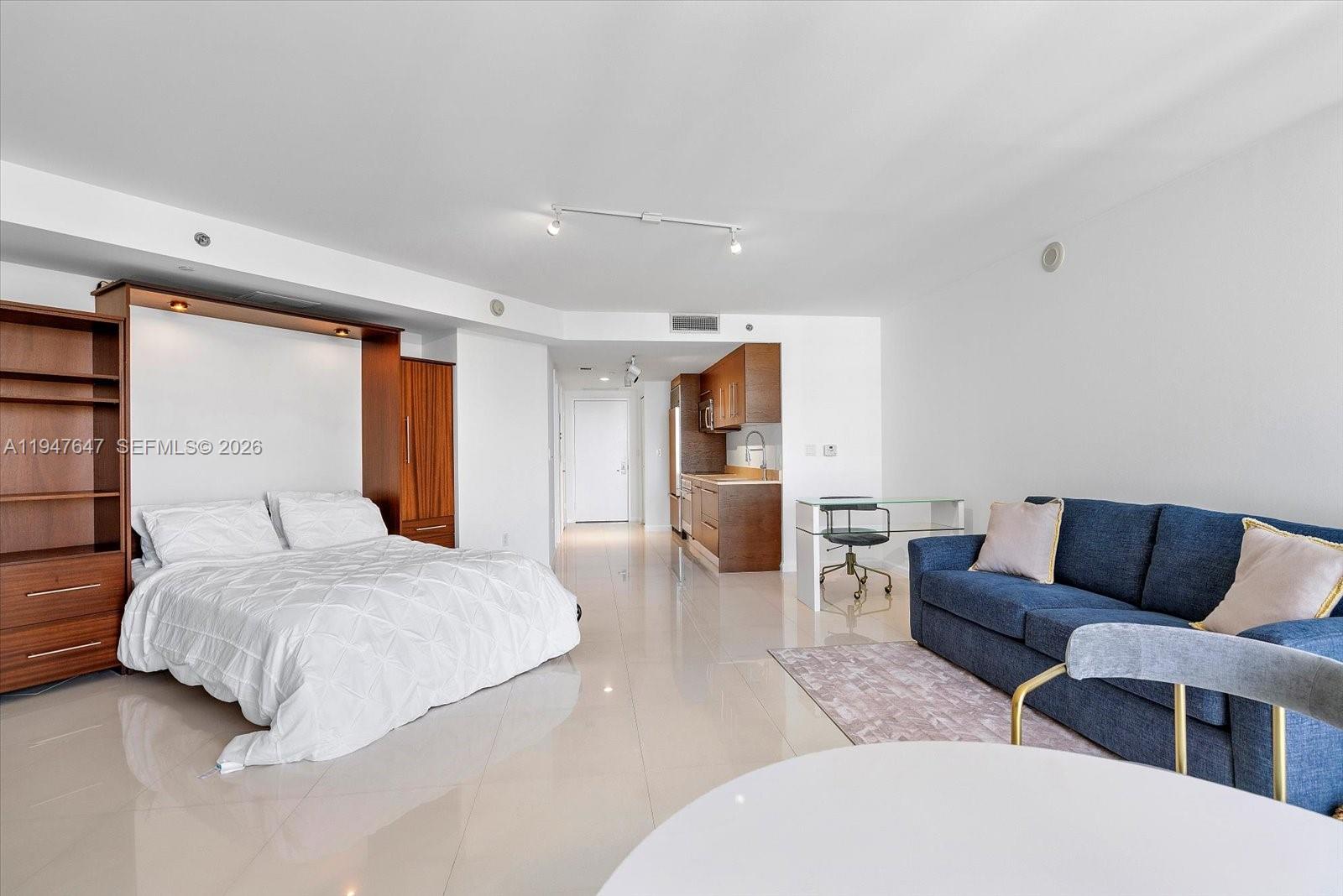 475 Brickell Avenue, Unit 5208 Miami, FL 33131 - Photo 9 of 19