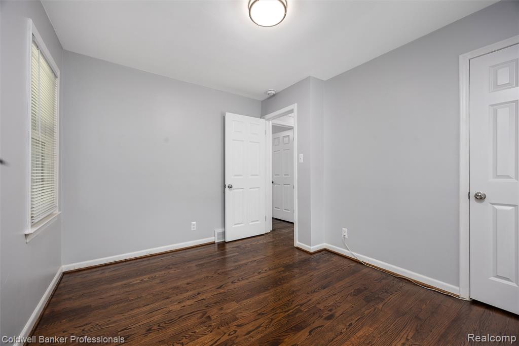 2050 Ridgemont Road Grosse Pointe Woods, MI 48236 - Photo 8 of 22