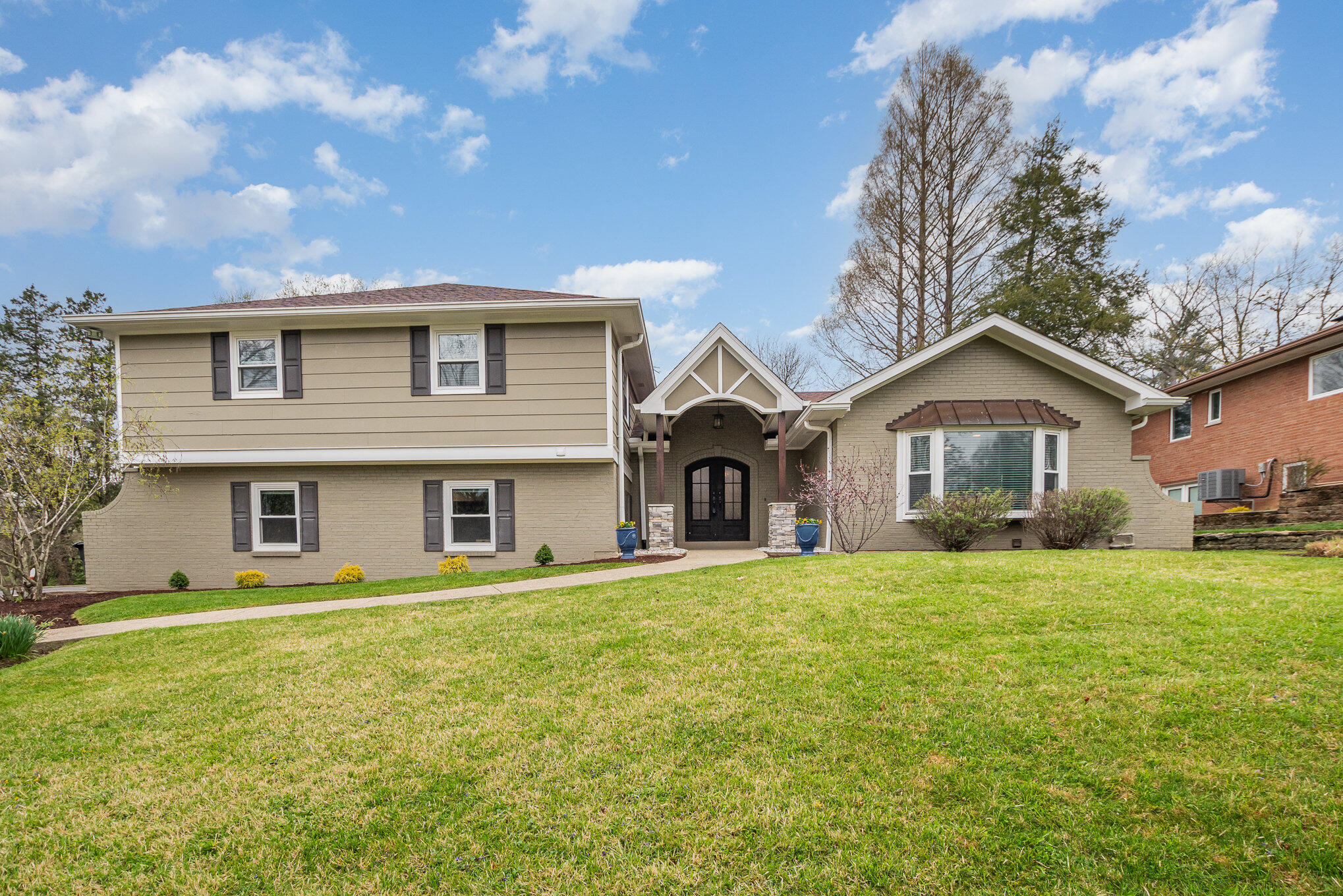 2620 Shaker Road Lakeside Park, KY 41017 - Photo 1 of 40 Gallery Image 1