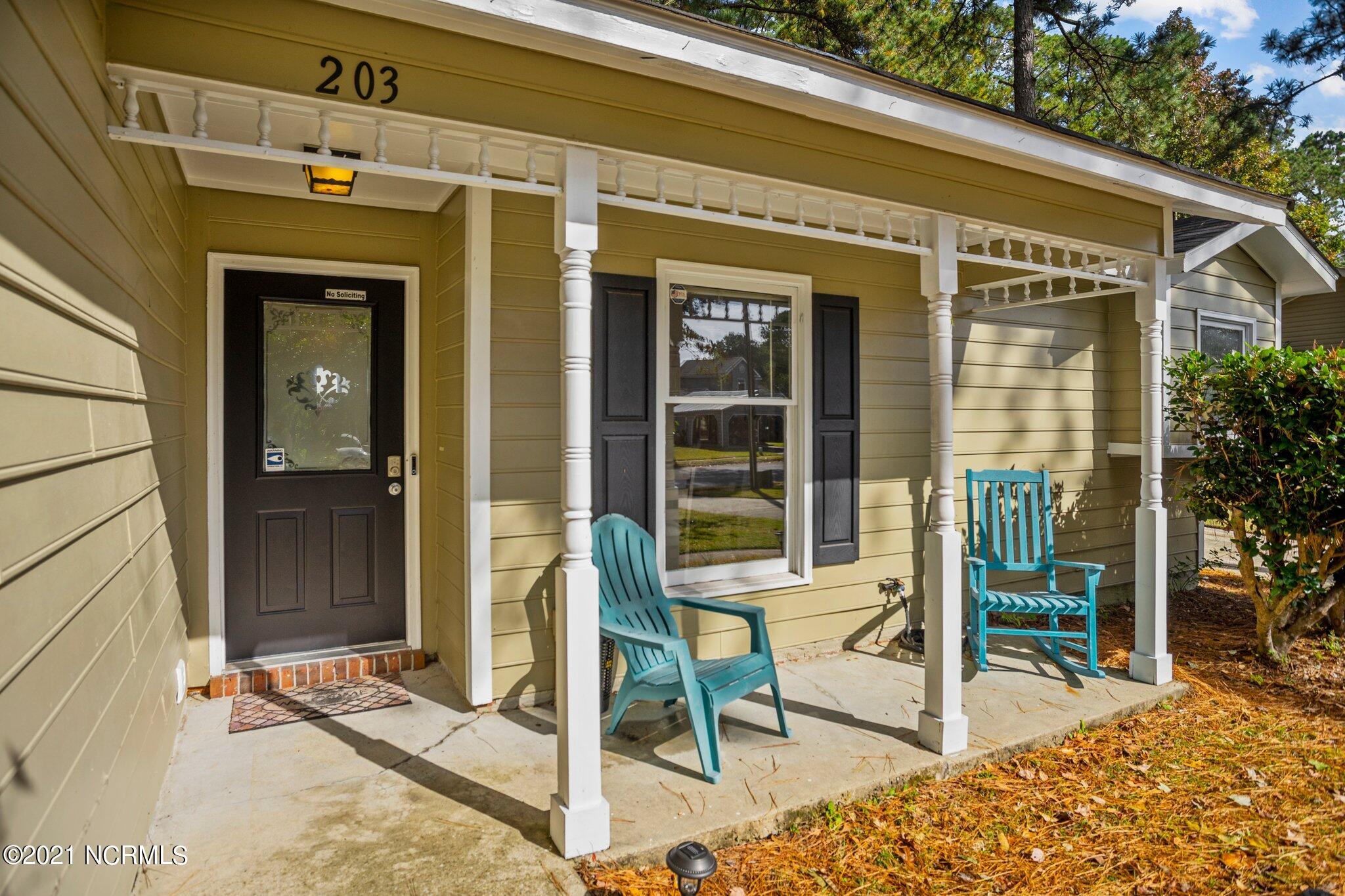 203 Balsam Road Jacksonville, NC 28546 - Photo 3 of 37 2-web-or-mls-DSC09729