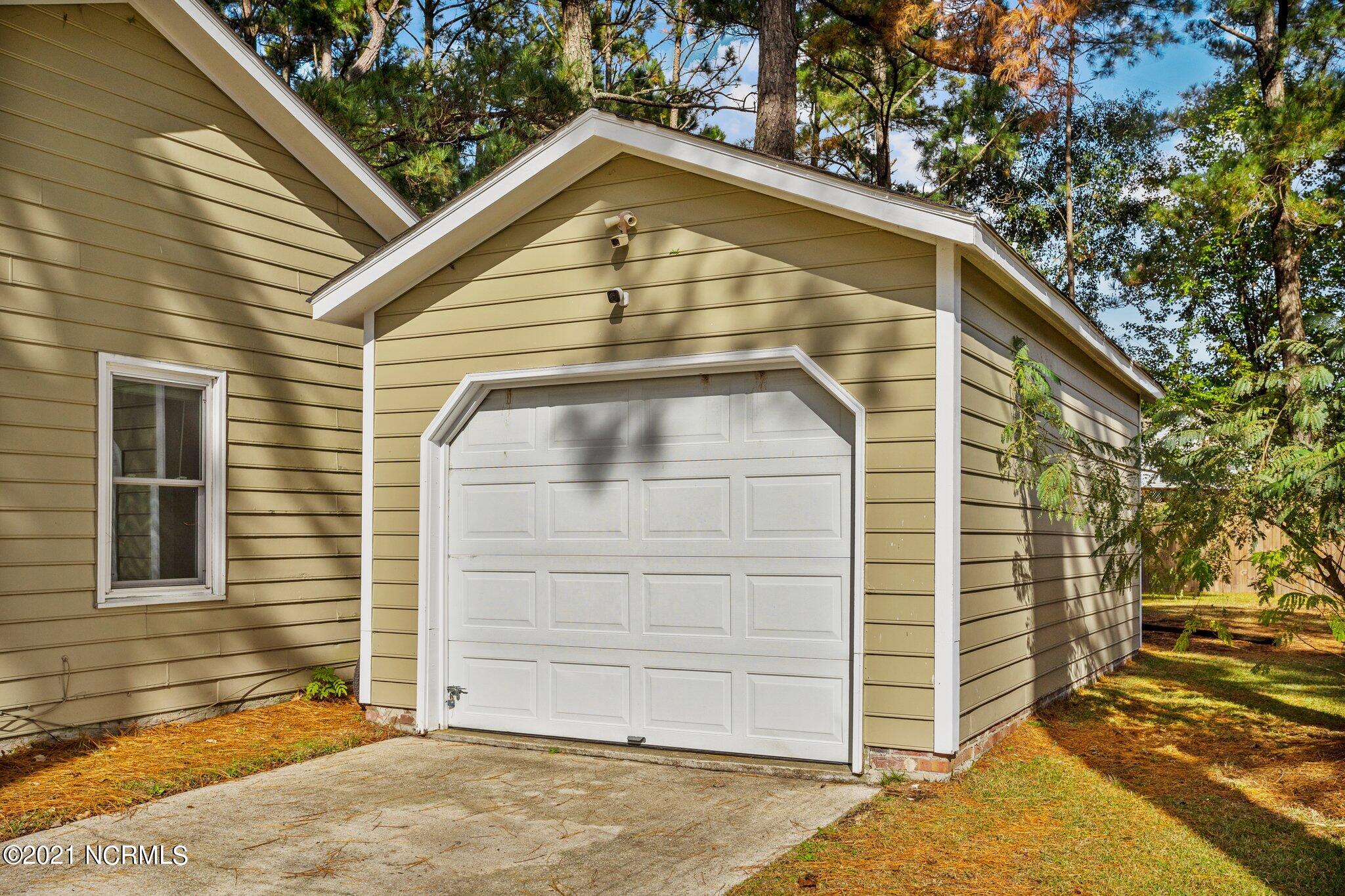 203 Balsam Road Jacksonville, NC 28546 - Photo 4 of 37 3-web-or-mls-DSC09730