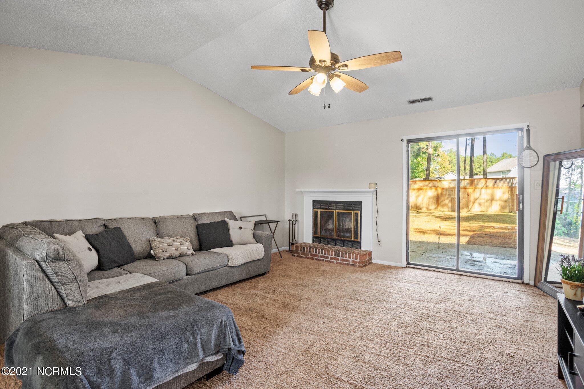 203 Balsam Road Jacksonville, NC 28546 - Photo 5 of 37 21-web-or-mls-DSC09739