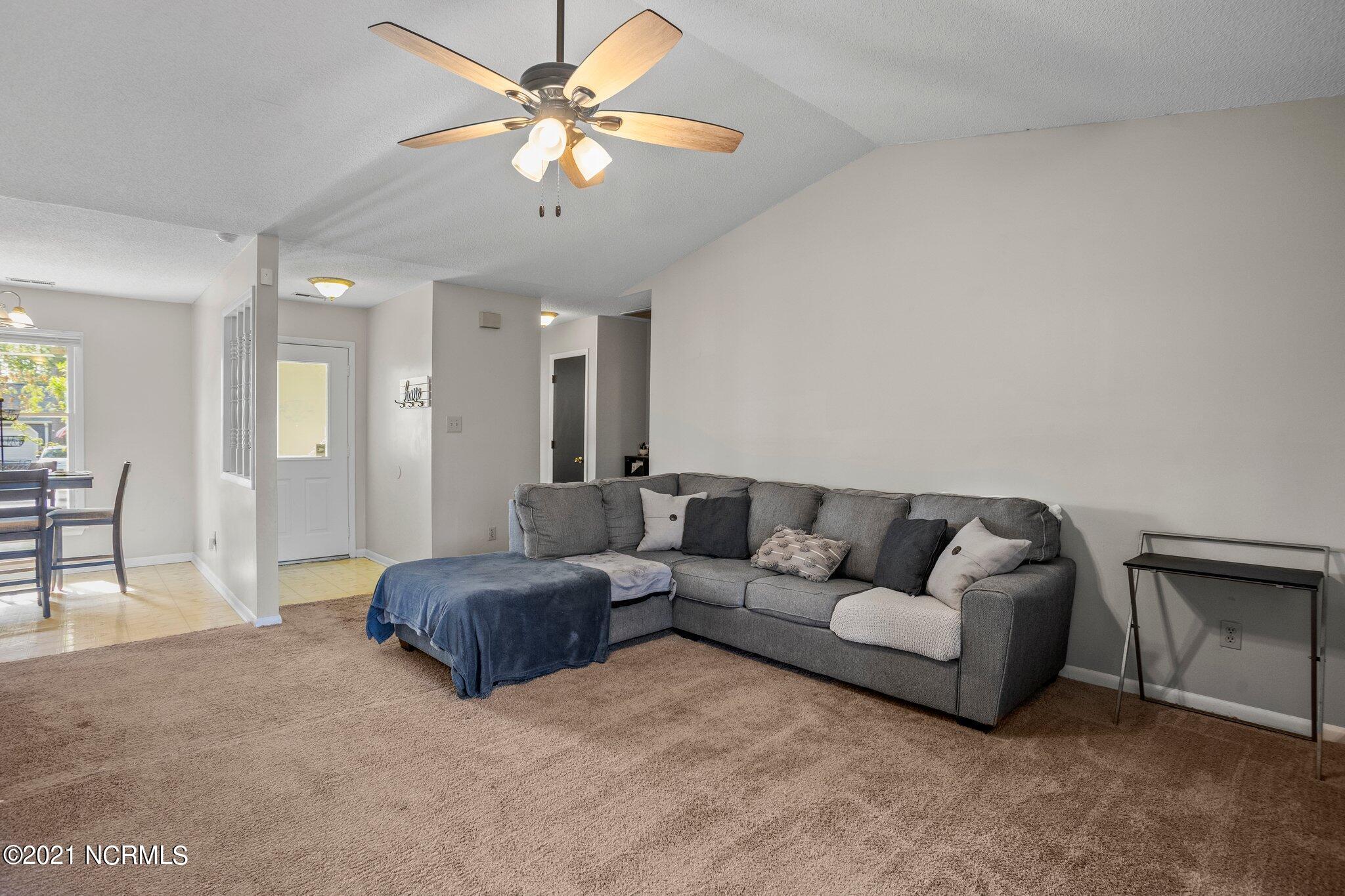 203 Balsam Road Jacksonville, NC 28546 - Photo 6 of 37 22-web-or-mls-DSC09745