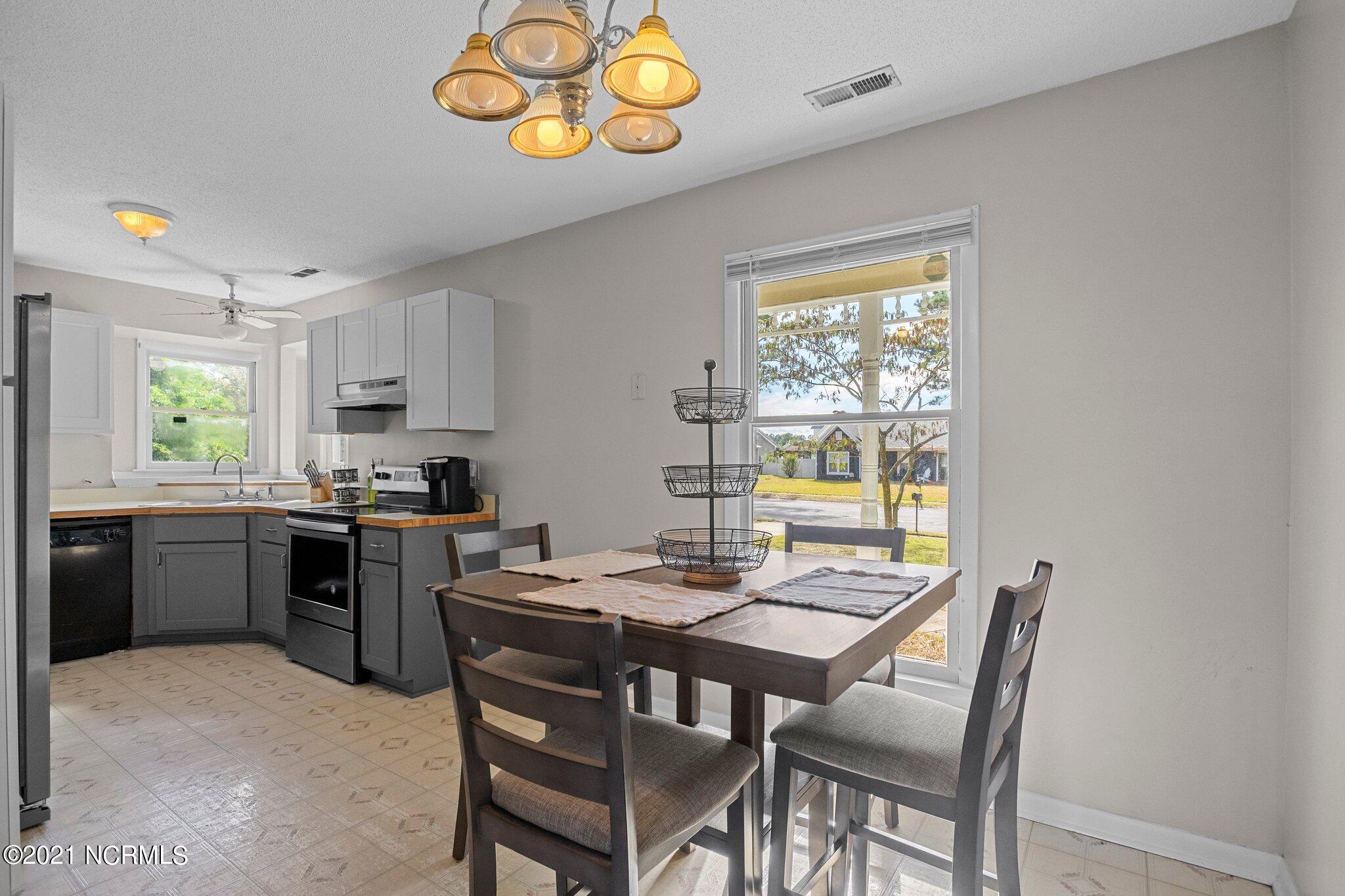 203 Balsam Road Jacksonville, NC 28546 - Photo 8 of 37 24-web-or-mls-DSC09754