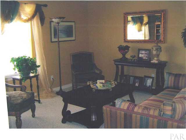 6010 Ridgeview Drive Milton, FL 32570 - Photo 5 of 12 LIVING ROOM