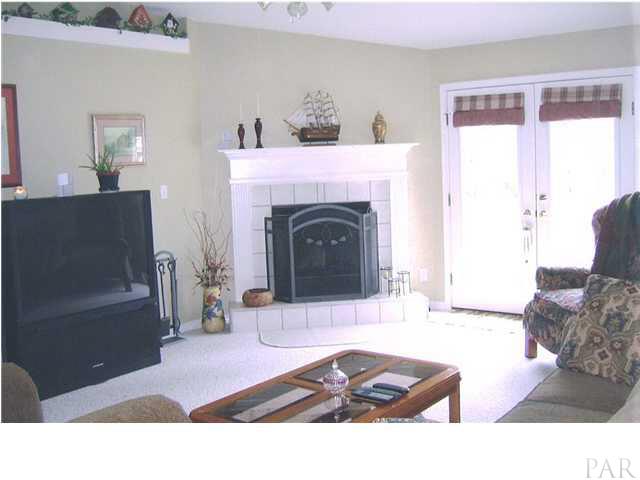6010 Ridgeview Drive Milton, FL 32570 - Photo 9 of 12 GREATROOM