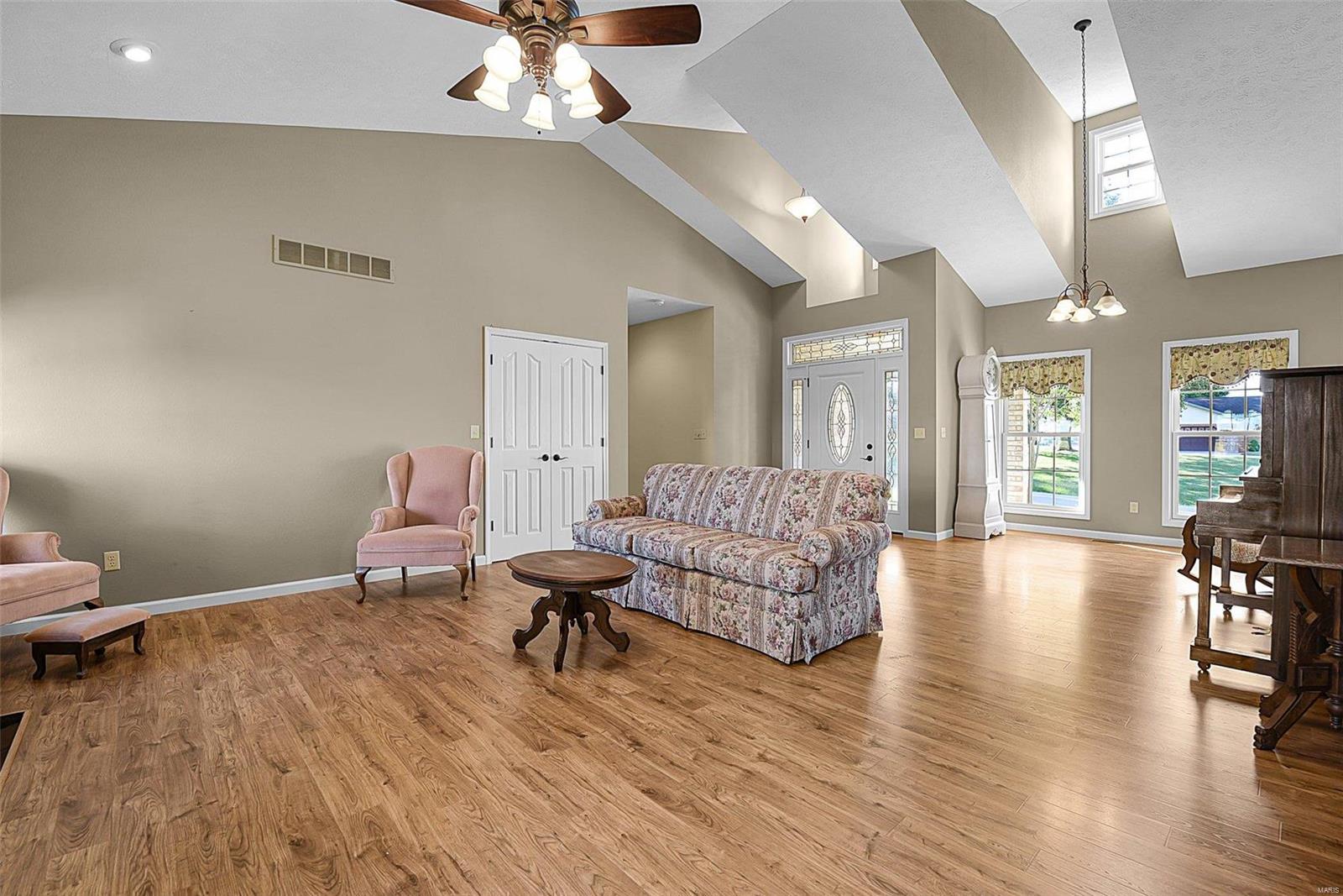 13095 Trestle Road Highland, IL 62249 - Photo 7 of 27