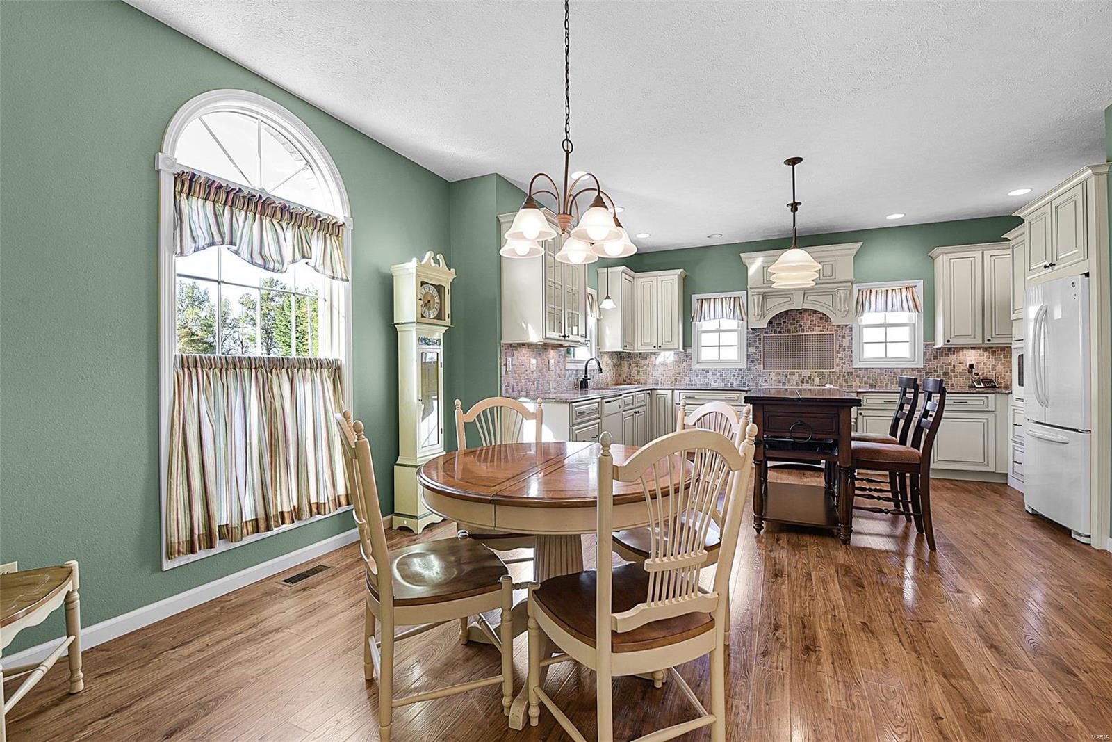 13095 Trestle Road Highland, IL 62249 - Photo 10 of 27