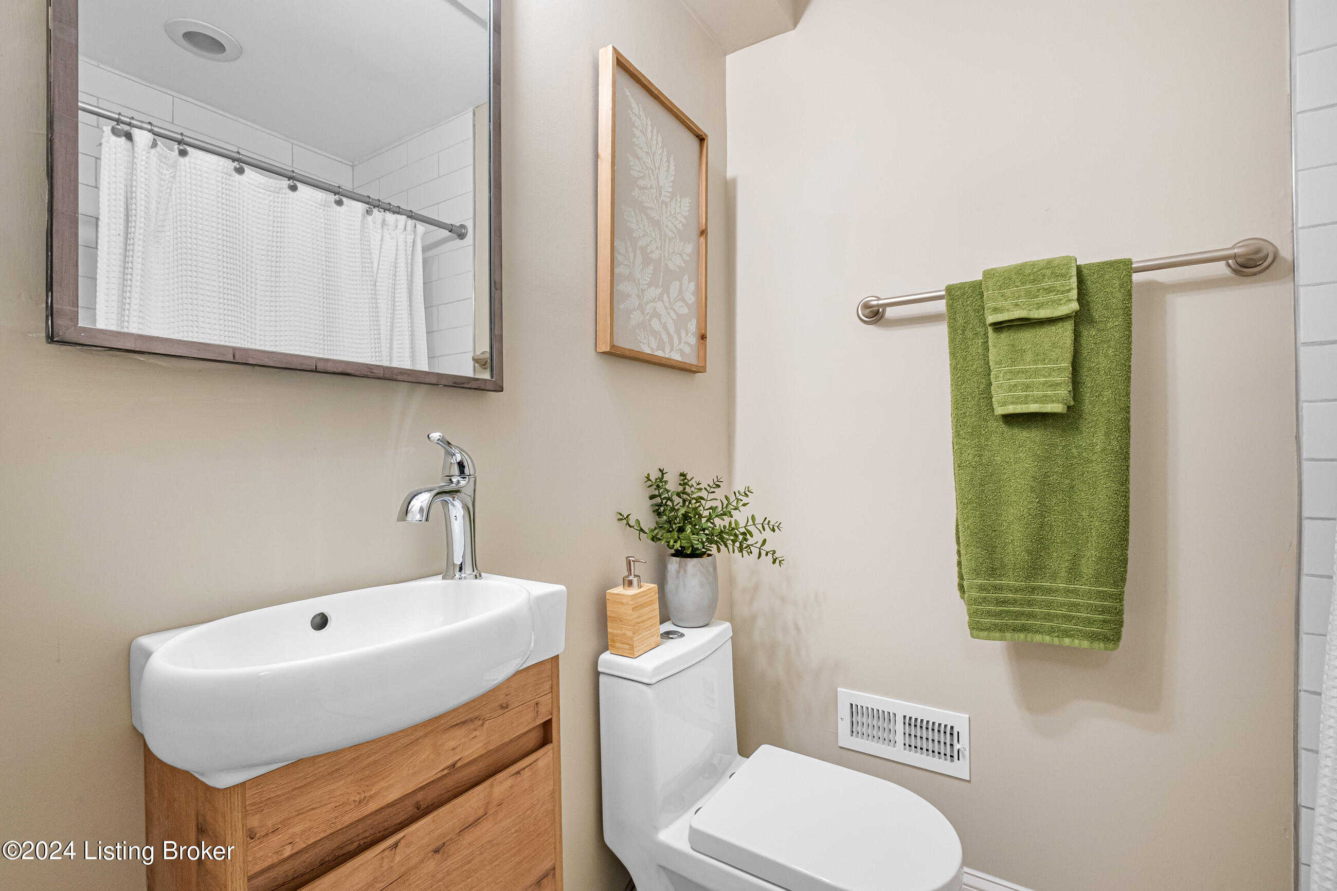 1450 Cherokee Road Louisville, KY 40204 - Photo 30 of 59 First floor bathroom