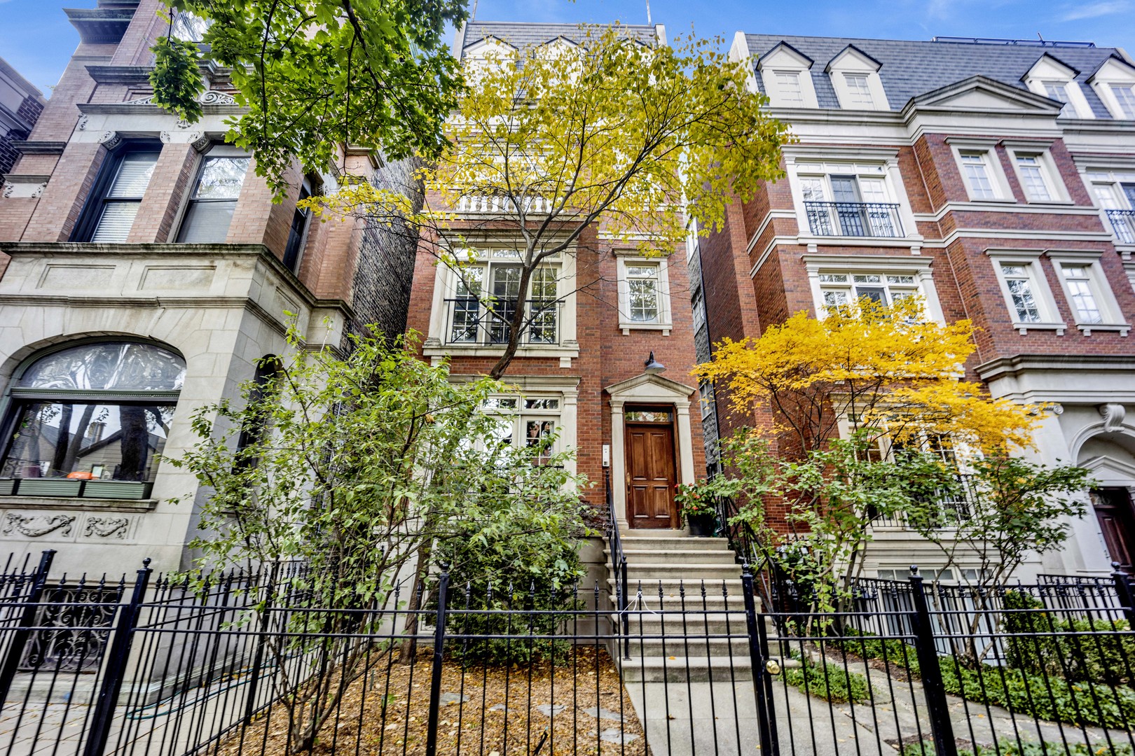 1724 North Mohawk Street, Unit 2 Chicago, IL 60614 - Photo 1 of 24 front view of a building