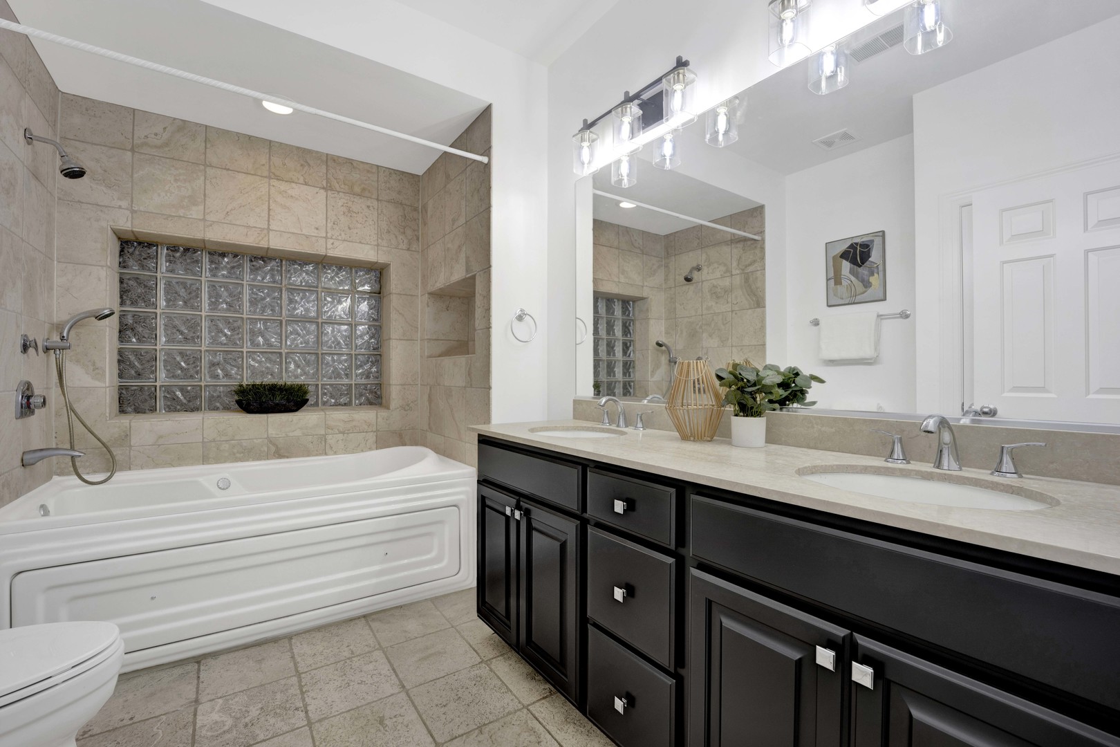 1724 North Mohawk Street, Unit 2 Chicago, IL 60614 - Photo 14 of 24 a bathroom with a double vanity sink mirror and bathtub