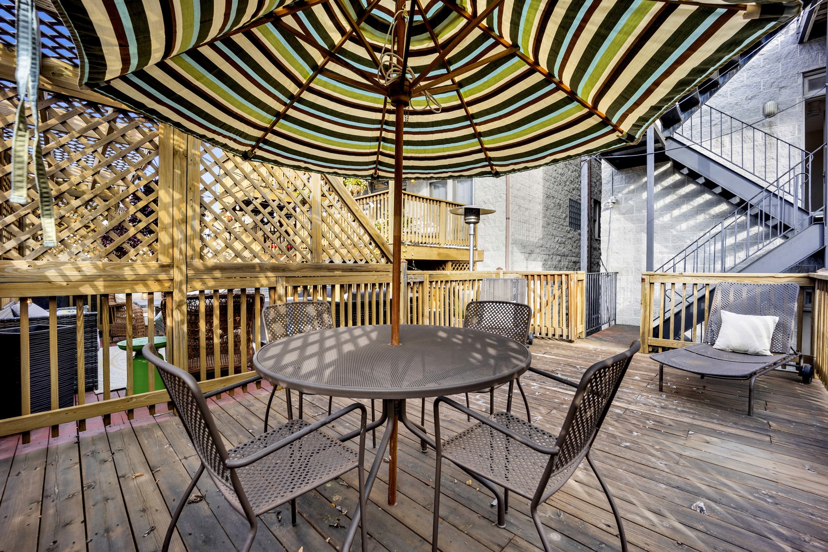 1724 North Mohawk Street, Unit 2 Chicago, IL 60614 - Photo 23 of 24 a view of a chairs and table in the balcony