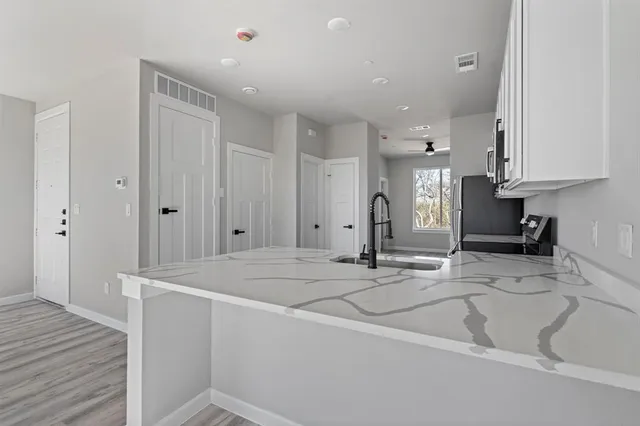 $1,400 | 948 South Corinth St Road, Unit 3, Dallas, TX 75203