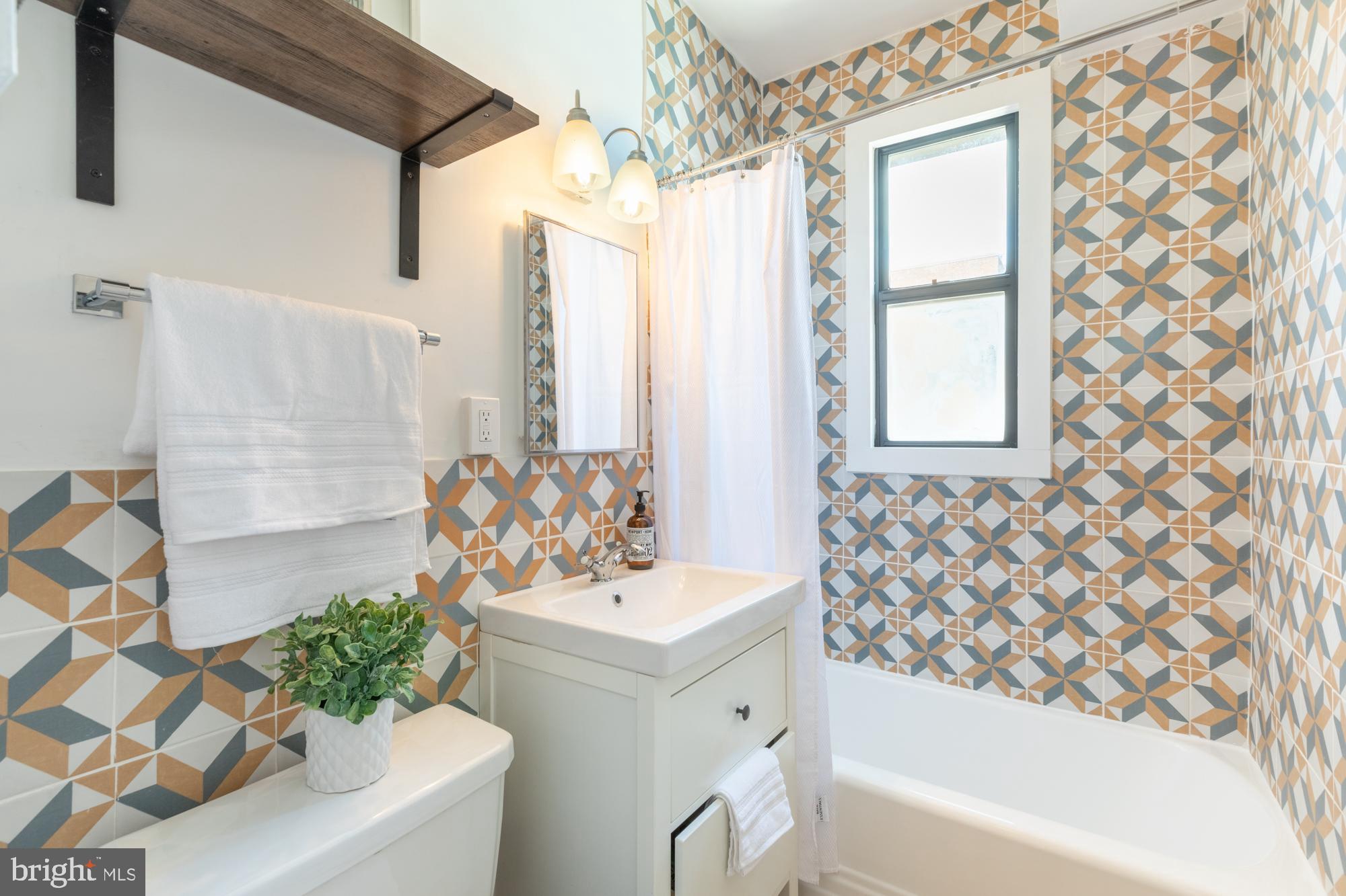 2515 K Street Northwest, Unit 611 Washington, DC 20037 - Photo 14 of 20 Updated full bathroom