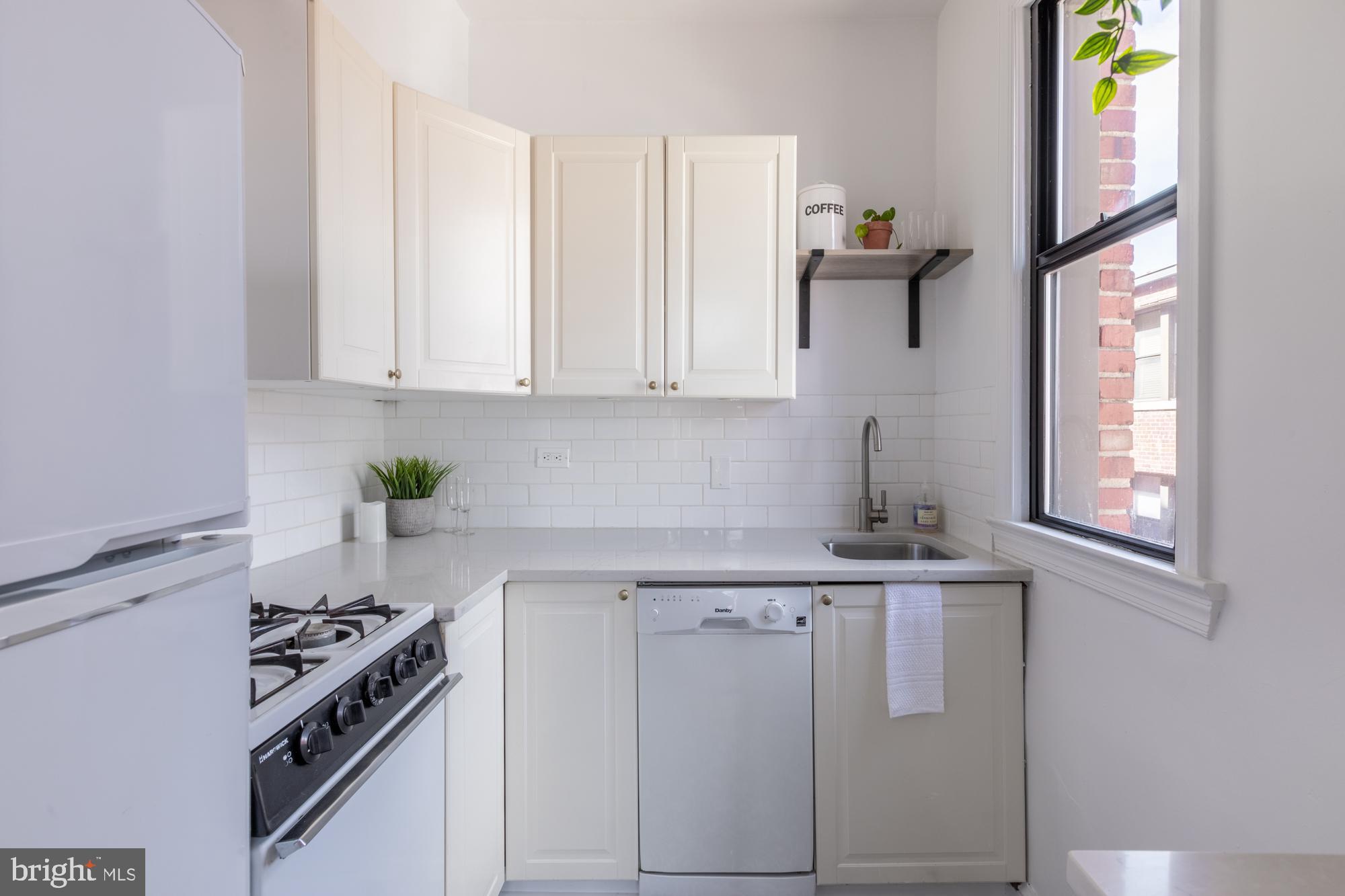 2515 K Street Northwest, Unit 611 Washington, DC 20037 - Photo 7 of 20 Recently updated kitchen
