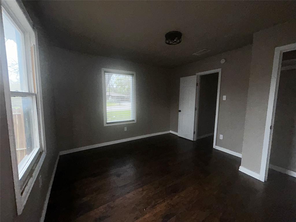1031 Wade Hampton Street Benbrook, TX 76126 - Photo 8 of 20