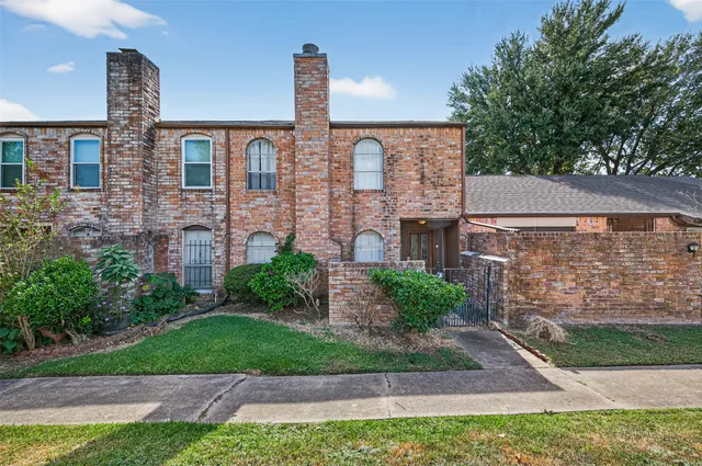 $182,500 | 10622 Bexley Drive, Houston, TX 77099