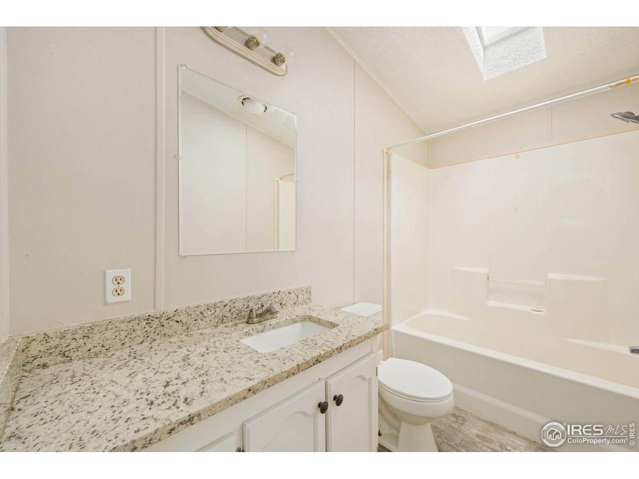 401 North Timberline Road, Unit 142 Fort Collins, CO 80524 - Photo 11 of 16 Full bathroom