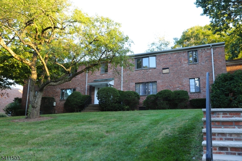 72 Troy Drive, Unit D Springfield, NJ 07081 - Photo 2 of 17