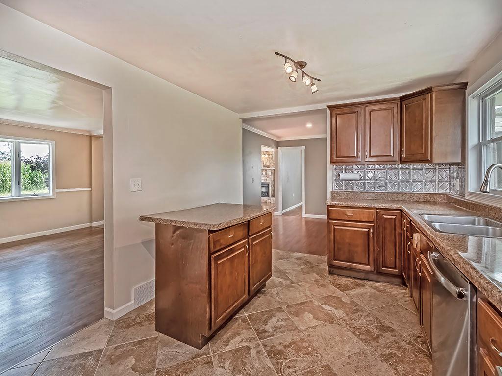 308 Welsh Road Evans City, PA 16033 - Photo 5 of 36 Kitchen with a movable Island