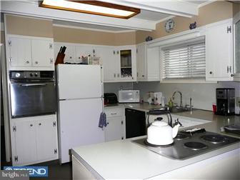 5 Petunia Road Levittown, PA 19056 - Photo 5 of 11 Kitchen