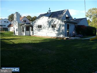 5 Petunia Road Levittown, PA 19056 - Photo 10 of 11 Exterior Back