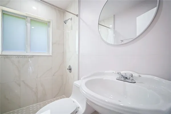 $2,450 | 2456 Jackson Street, Unit 1, Hollywood, FL 33020