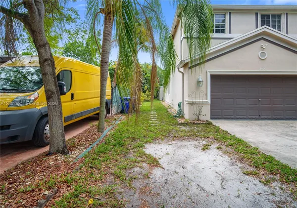 $2,450 | 2456 Jackson Street, Unit 1, Hollywood, FL 33020