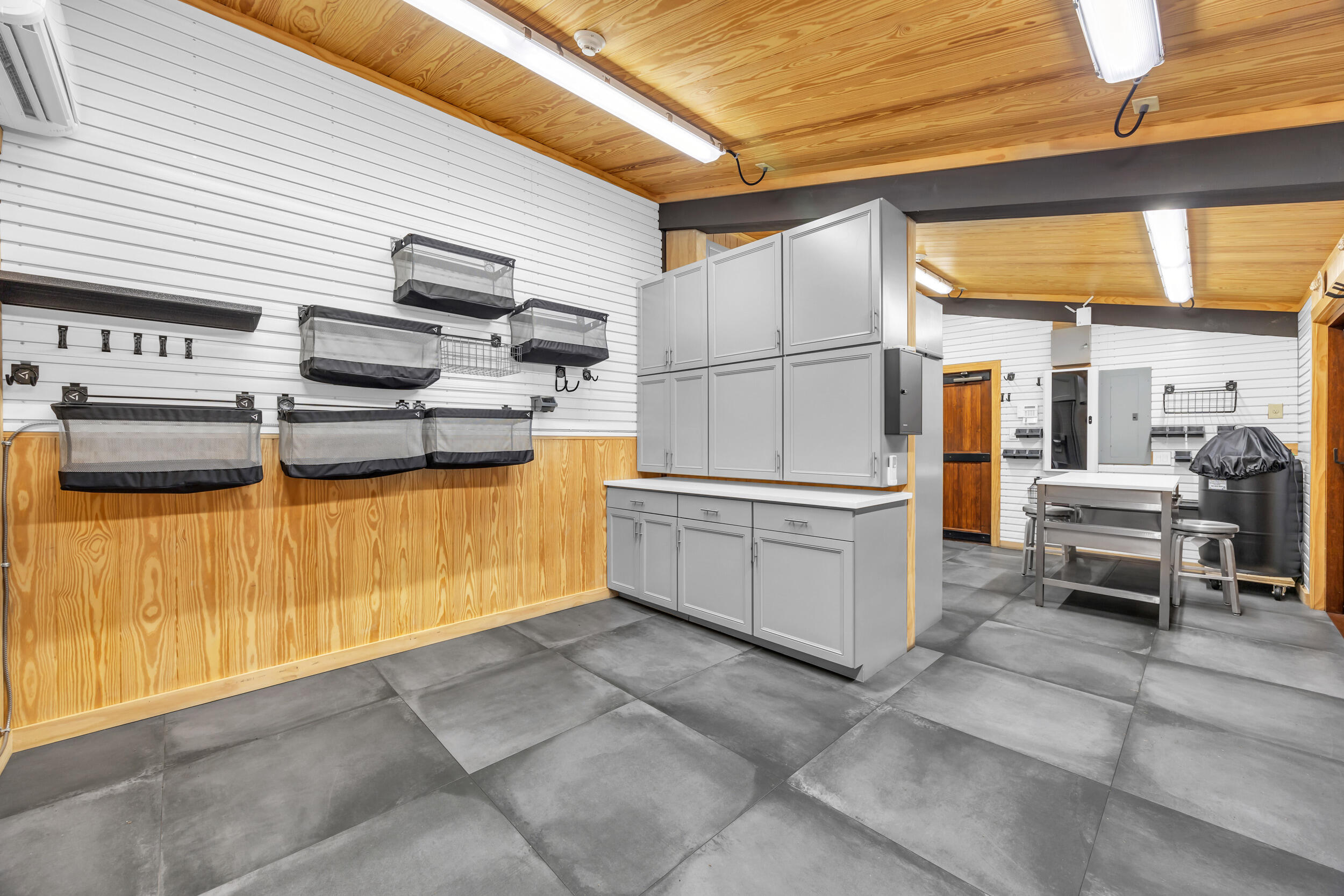 12880 Indian Mound Road Wellington, FL 33449 - Photo 18 of 43 a kitchen with appliances and cabinets