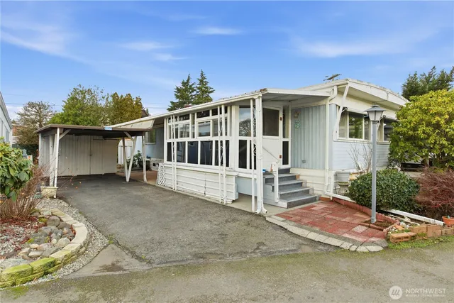 a view of a house with backyard and sitting area
