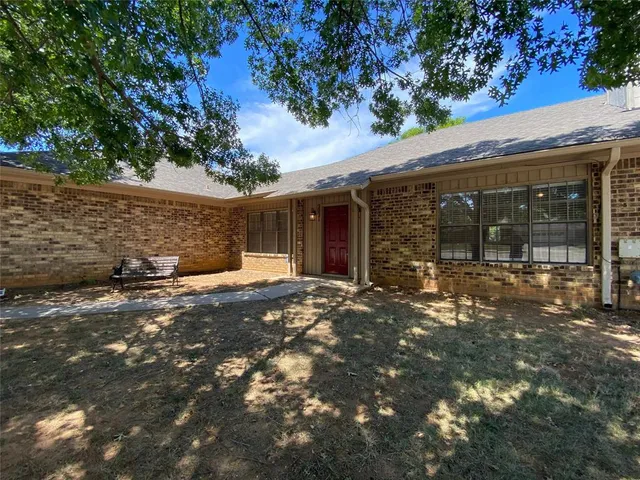 $1,895 | 2021 Parkside Drive, Grapevine, TX 76051
