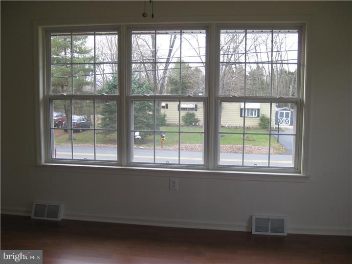331 Fairview Chapel Road Birdsboro, PA 19508 - Photo 4 of 11 Living Room