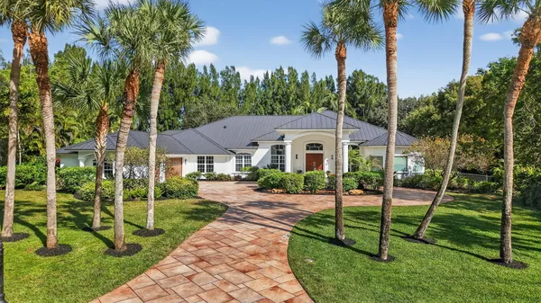 a view of front of house with a yard
