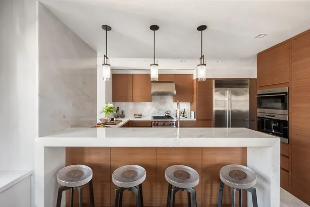 $6,250,000 | 21 East 66th Street, Unit 8W | Lenox Hill