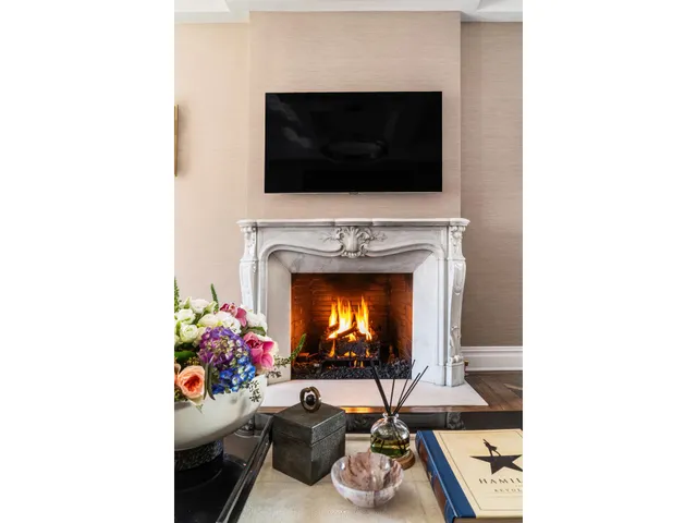 $6,250,000 | 21 East 66th Street, Unit 8W | Lenox Hill