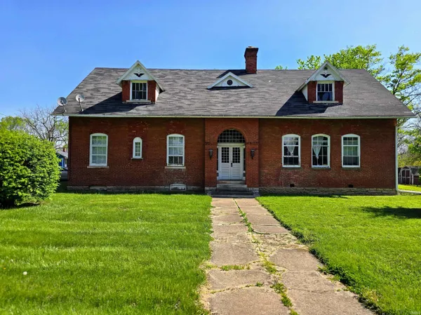 $179,900 | 1526 South Burlington Drive, Unit 1, Muncie, IN 47302